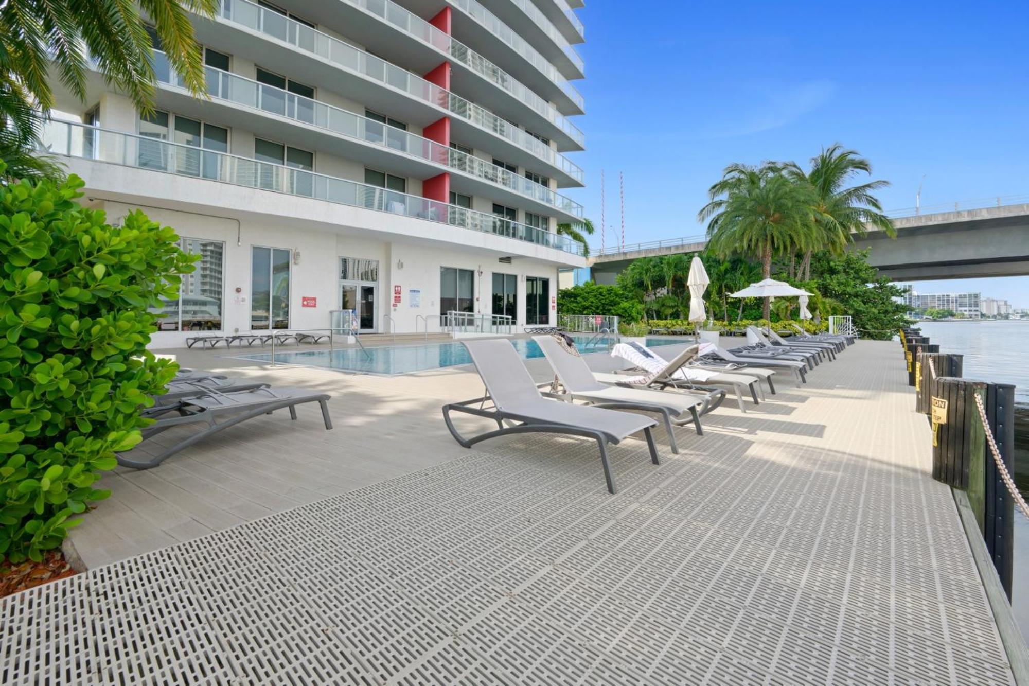 Hallandale Sky Water View 哈兰代尔海滩 外观 照片