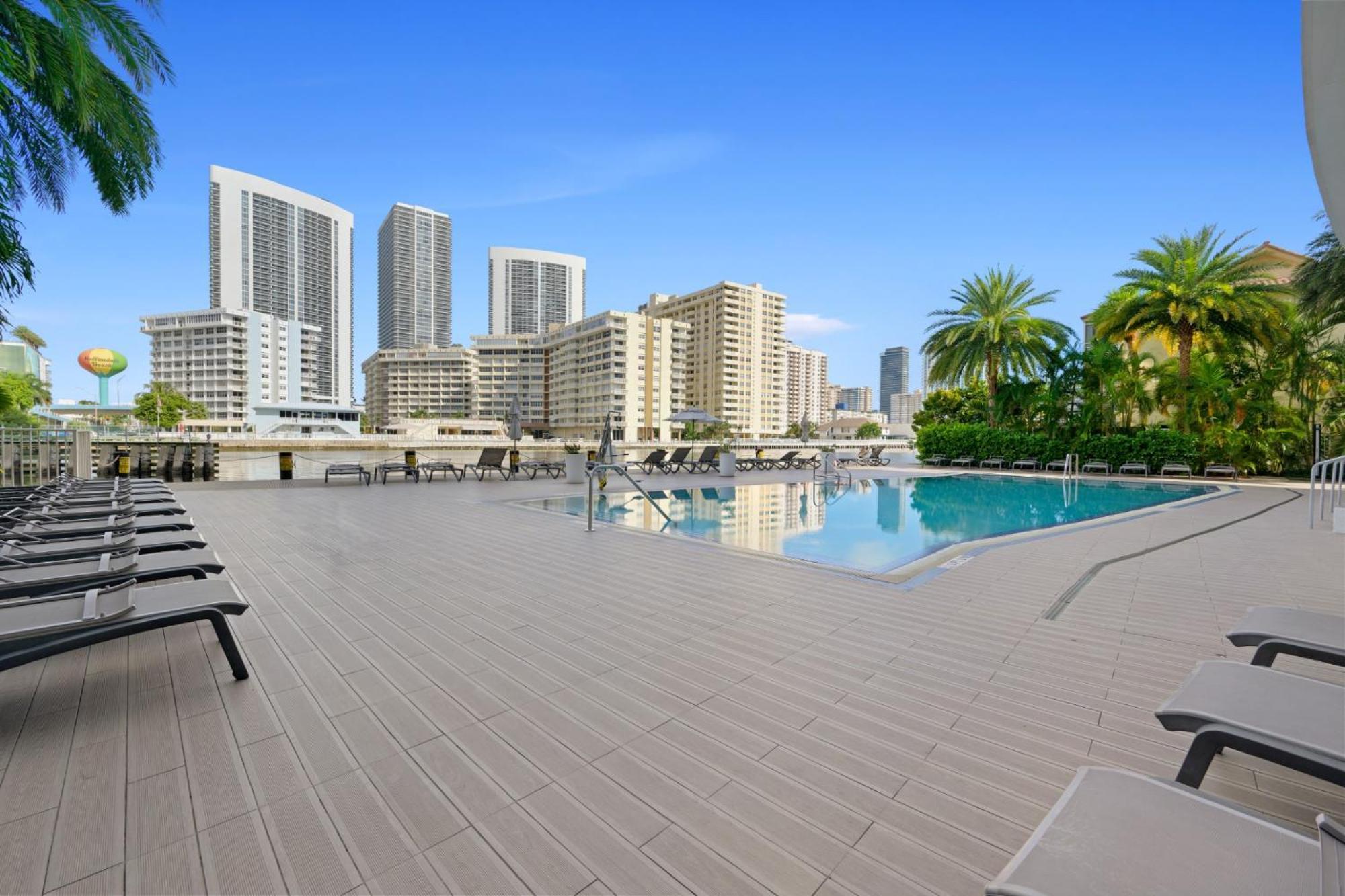 Hallandale Sky Water View 哈兰代尔海滩 外观 照片